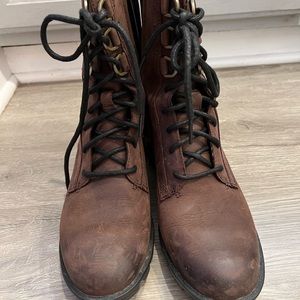 Sorel brown boots in excellent condition